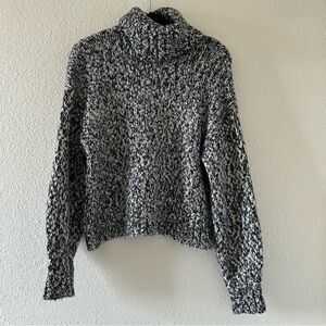 H&M Wool Blend Black White Chevron Knit Turtleneck Women Sz Medium